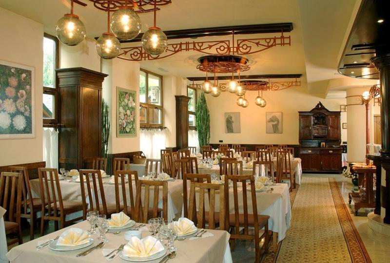 בוקרשט Hotel Irisa מראה חיצוני תמונה