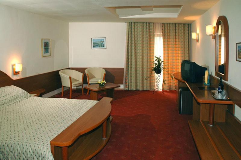 בוקרשט Hotel Irisa חדר תמונה