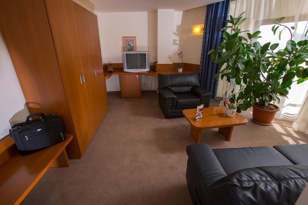 בוקרשט Hotel Irisa מראה חיצוני תמונה