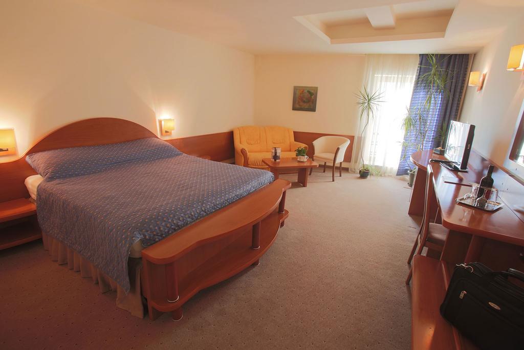 בוקרשט Hotel Irisa מראה חיצוני תמונה
