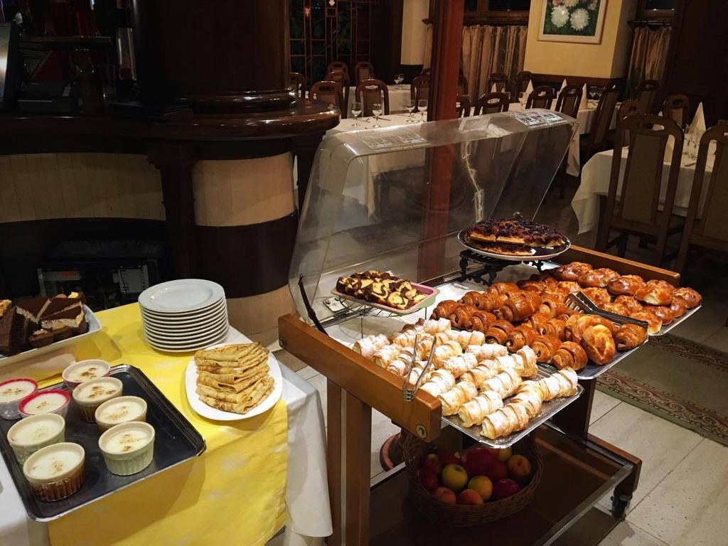 בוקרשט Hotel Irisa מראה חיצוני תמונה