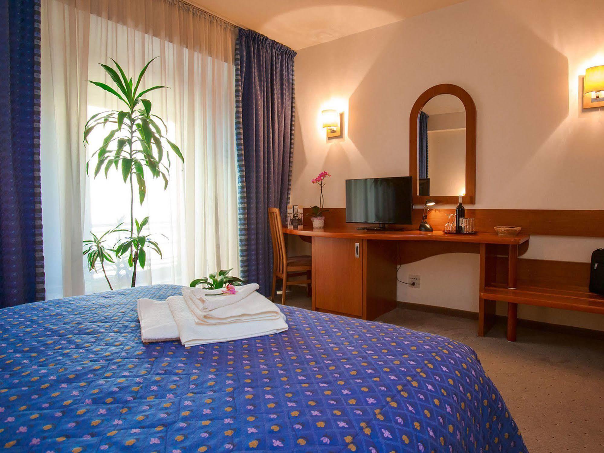 בוקרשט Hotel Irisa מראה חיצוני תמונה