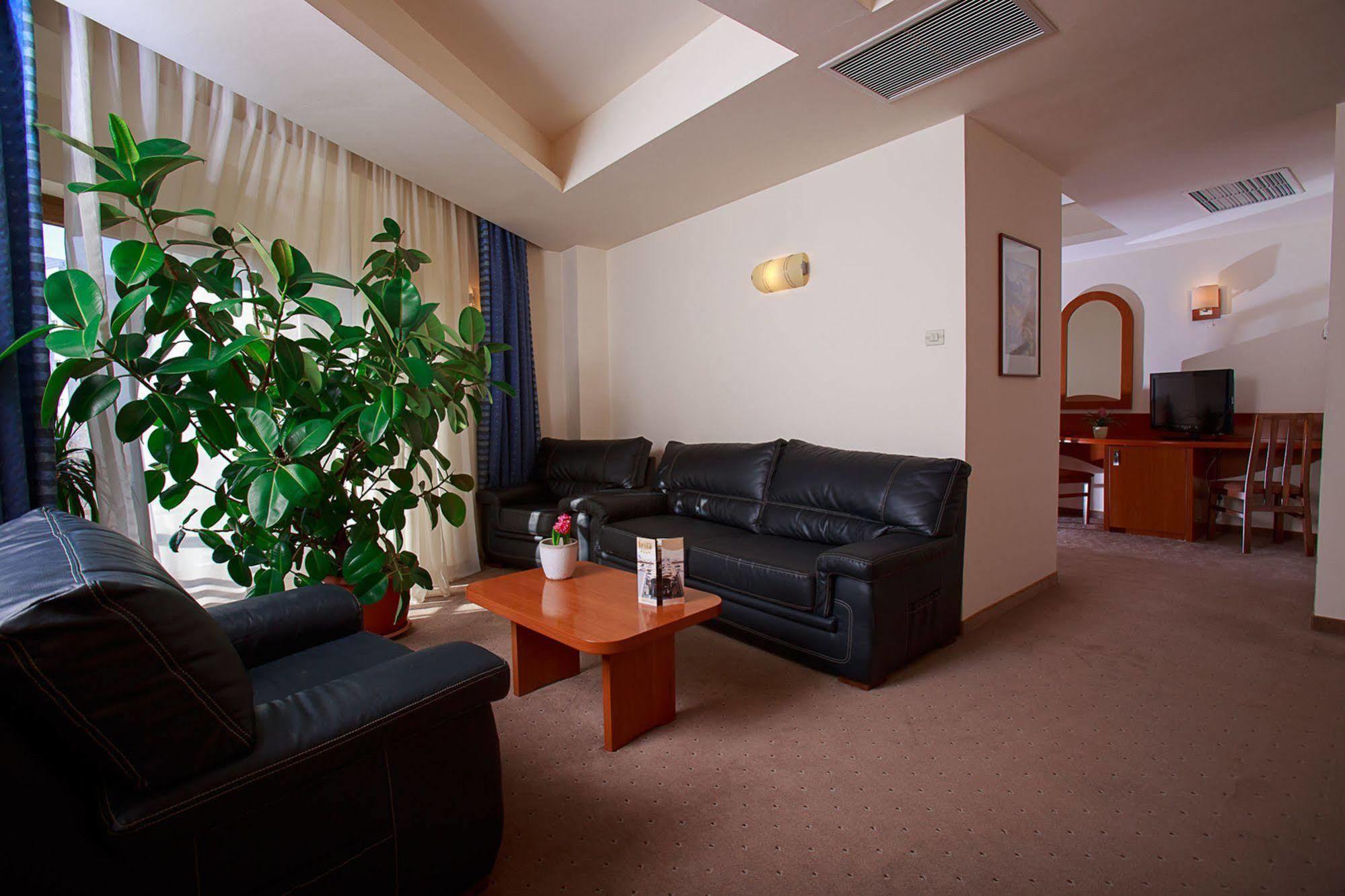 בוקרשט Hotel Irisa מראה חיצוני תמונה